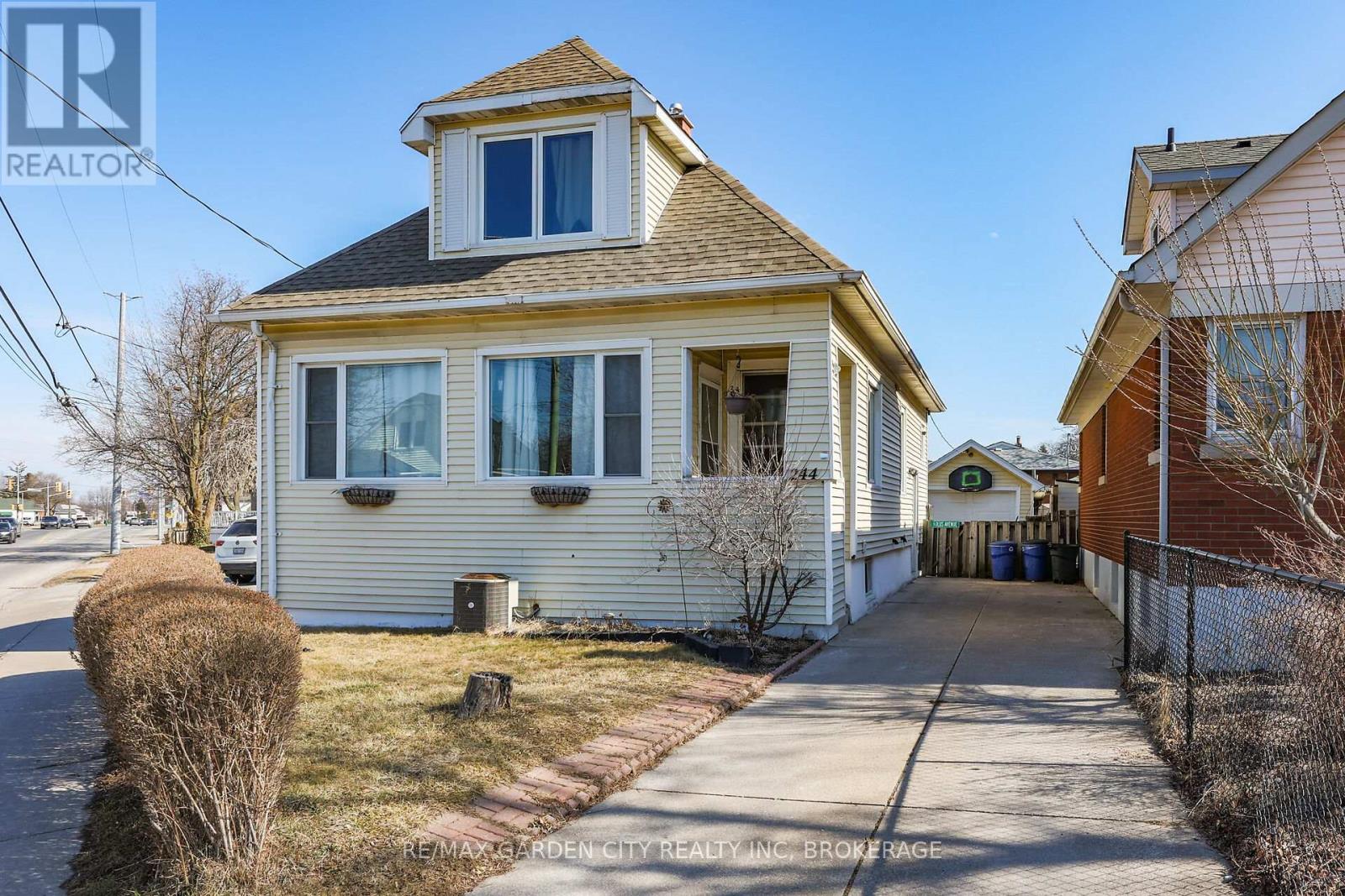 244 Niagara Street, St. Catharines (Facer), Ontario  L2M 4V6 - Photo 2 - X12014224