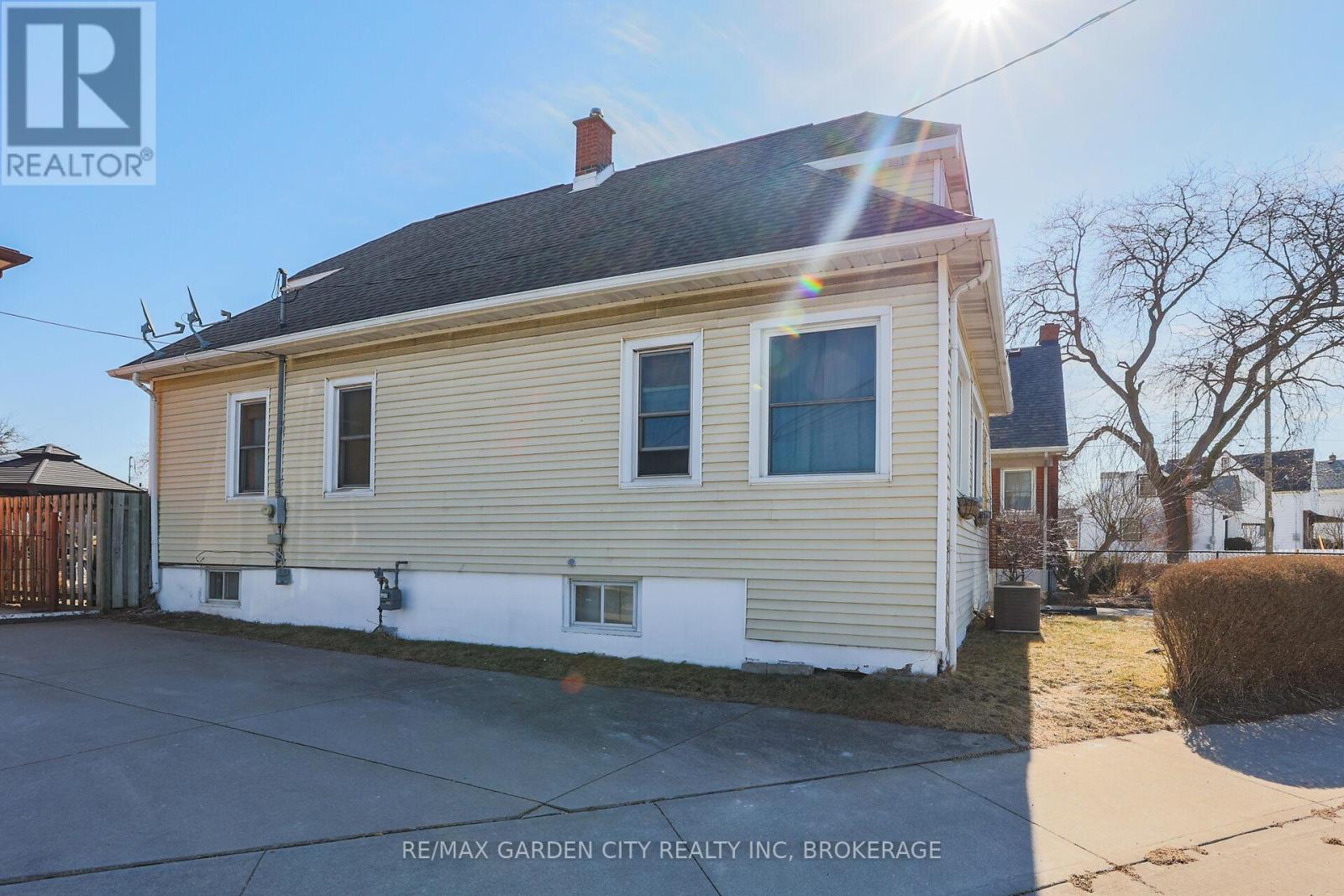 244 Niagara Street, St. Catharines (Facer), Ontario  L2M 4V6 - Photo 3 - X12014224