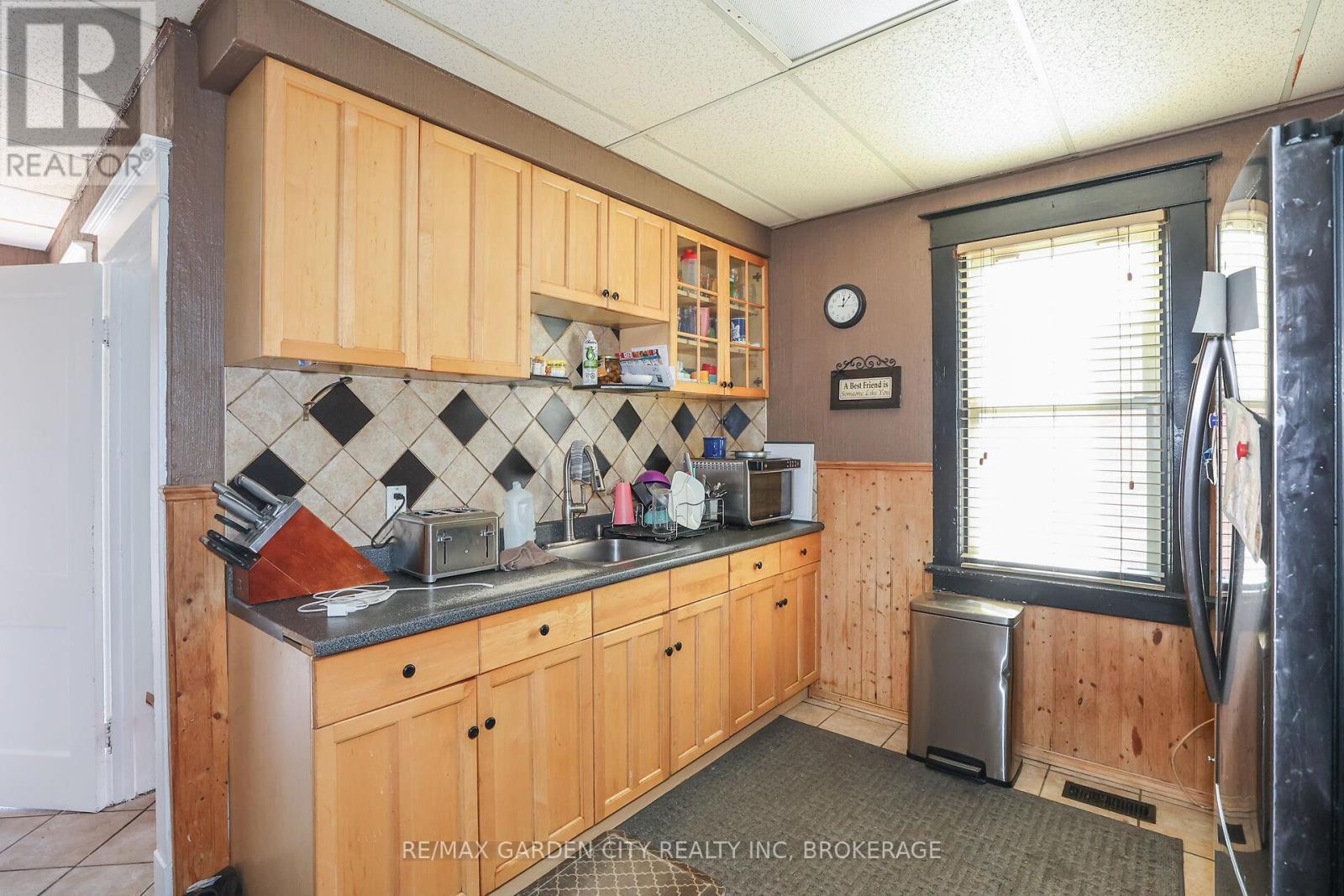 244 Niagara Street, St. Catharines (Facer), Ontario  L2M 4V6 - Photo 9 - X12014224