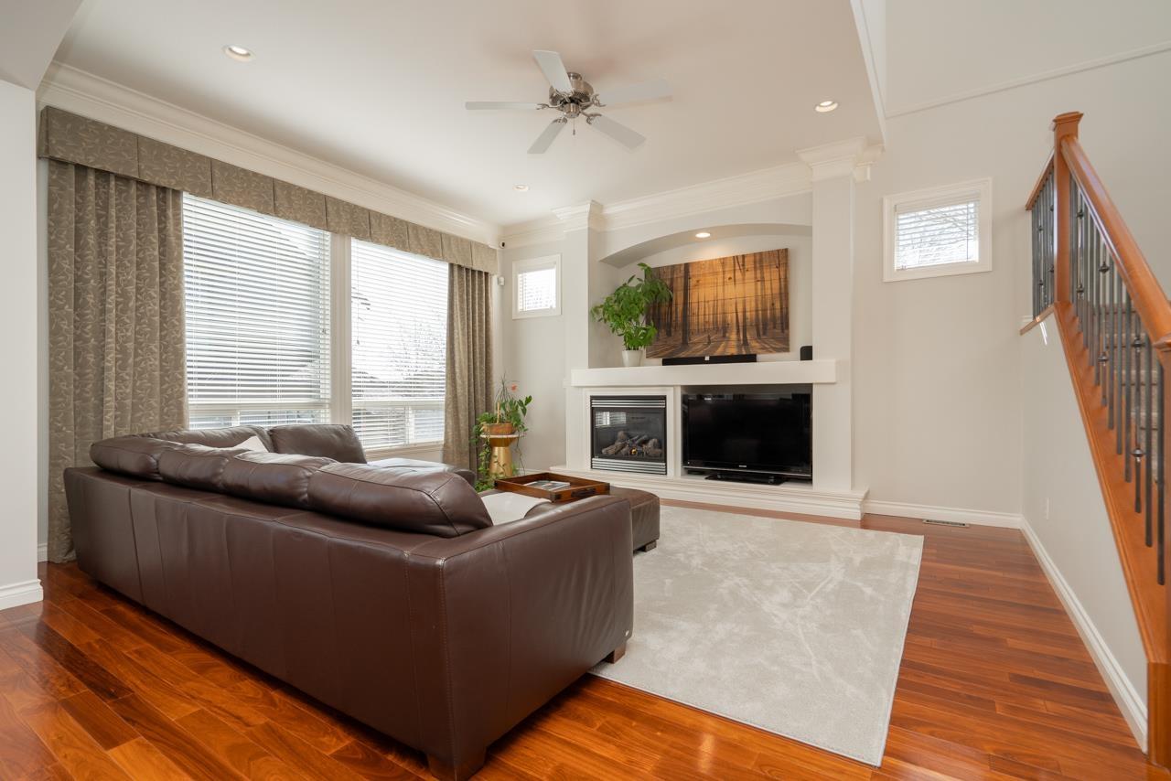 6932 196a Street, Langley, British Columbia  V2Y 3A6 - Photo 3 - R2975786