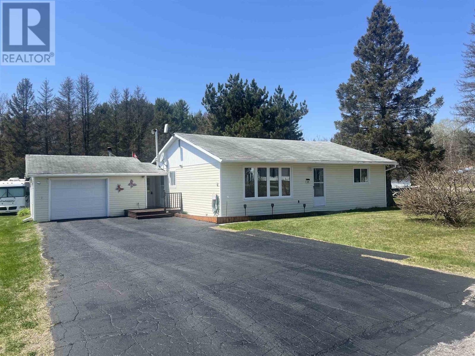 Property at 11 Warnock RD image 1