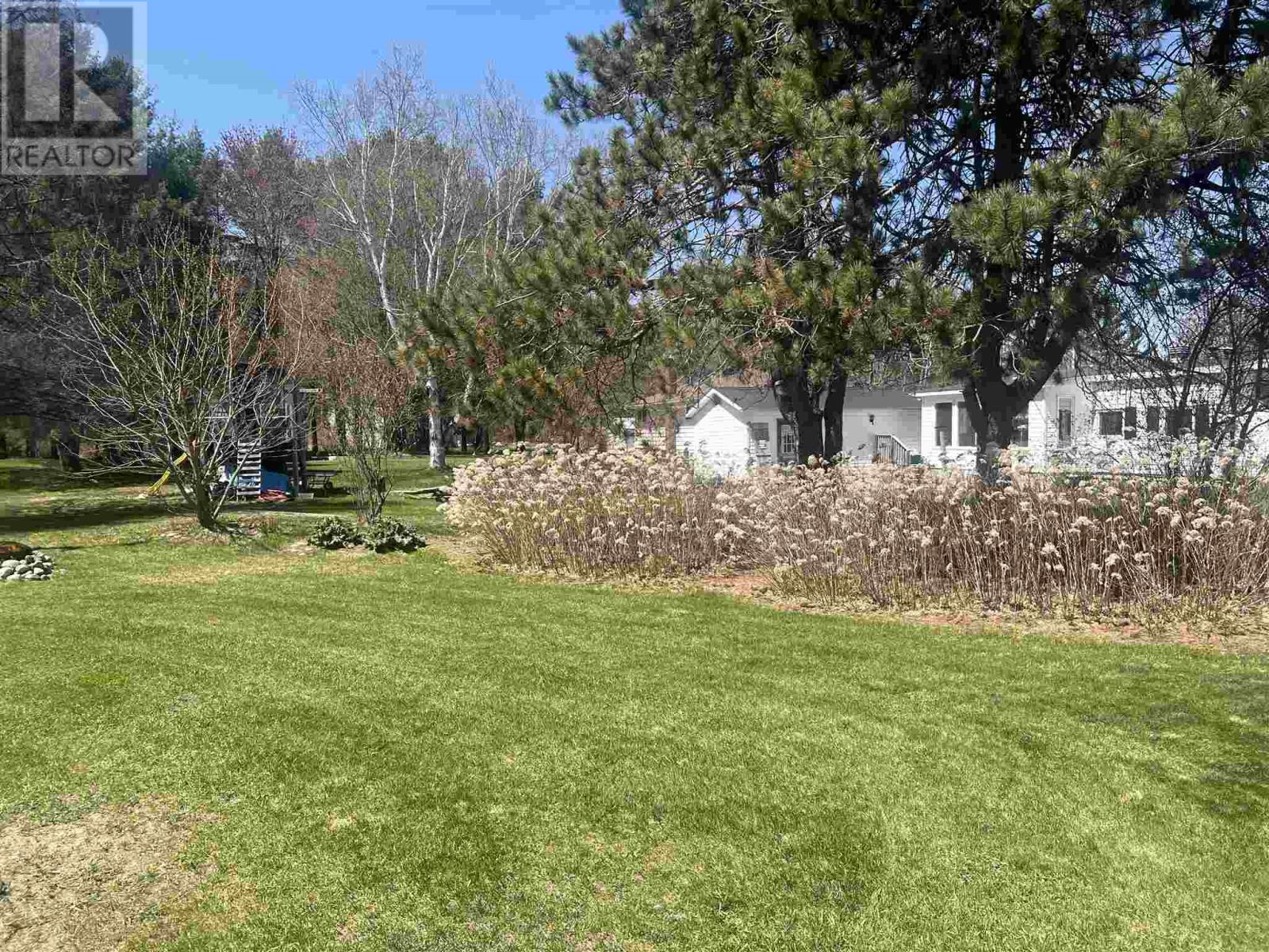Property at 11 Warnock RD image 4