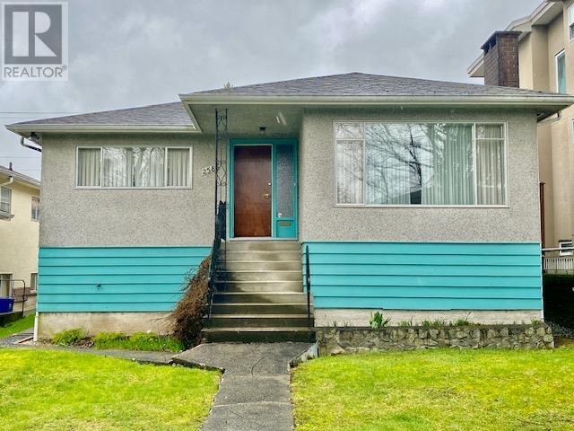 2586 E 23 AVENUE, Vancouver, British Columbia