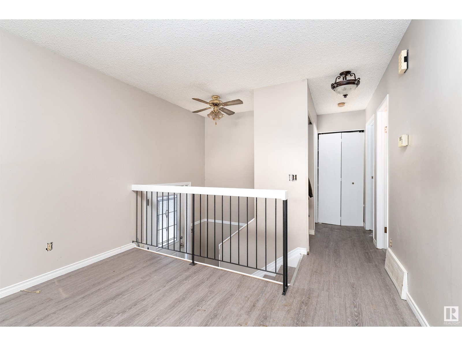 Property at 3440 42 ST NW image 2