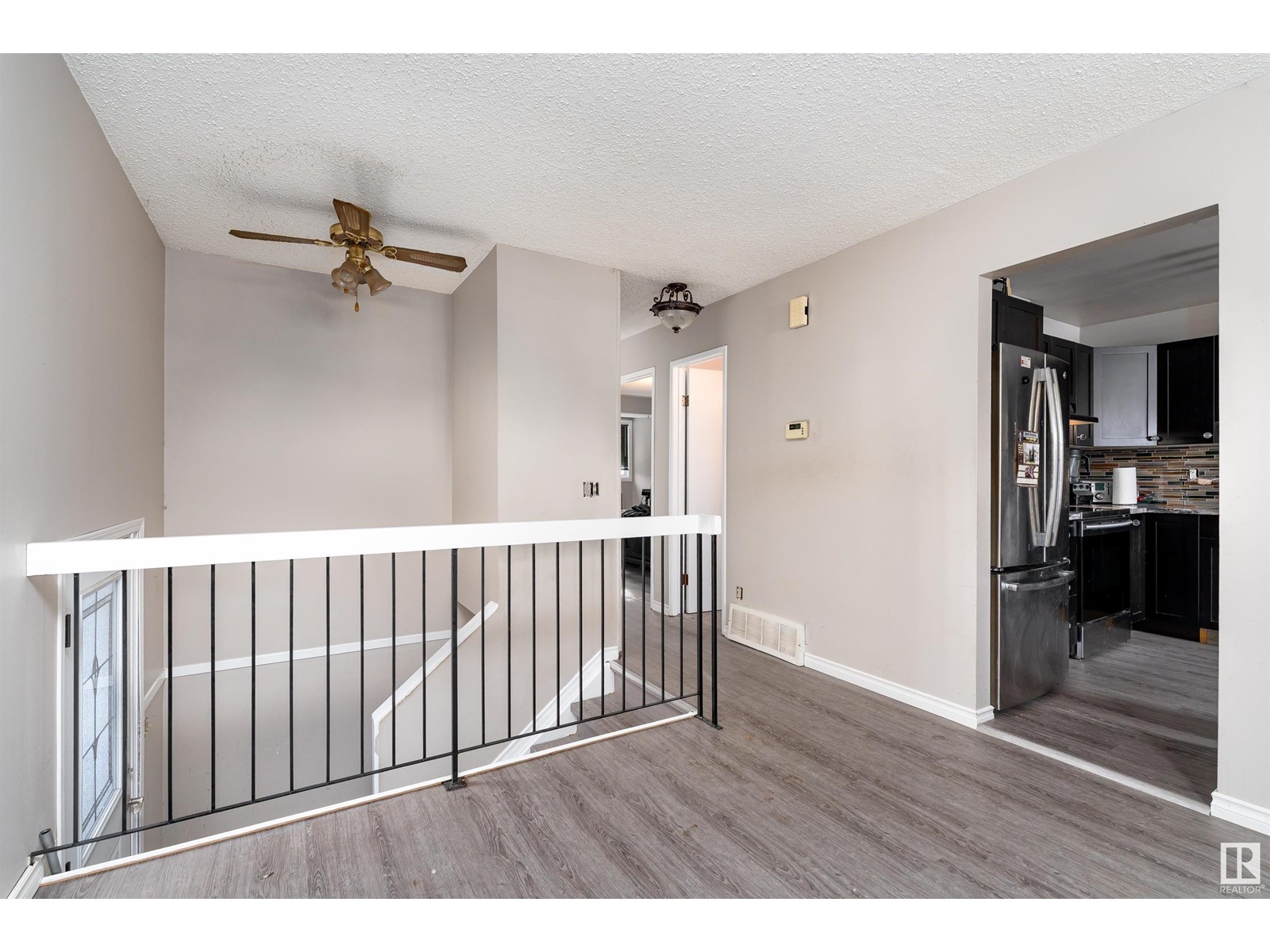 Property at 3440 42 ST NW image 3