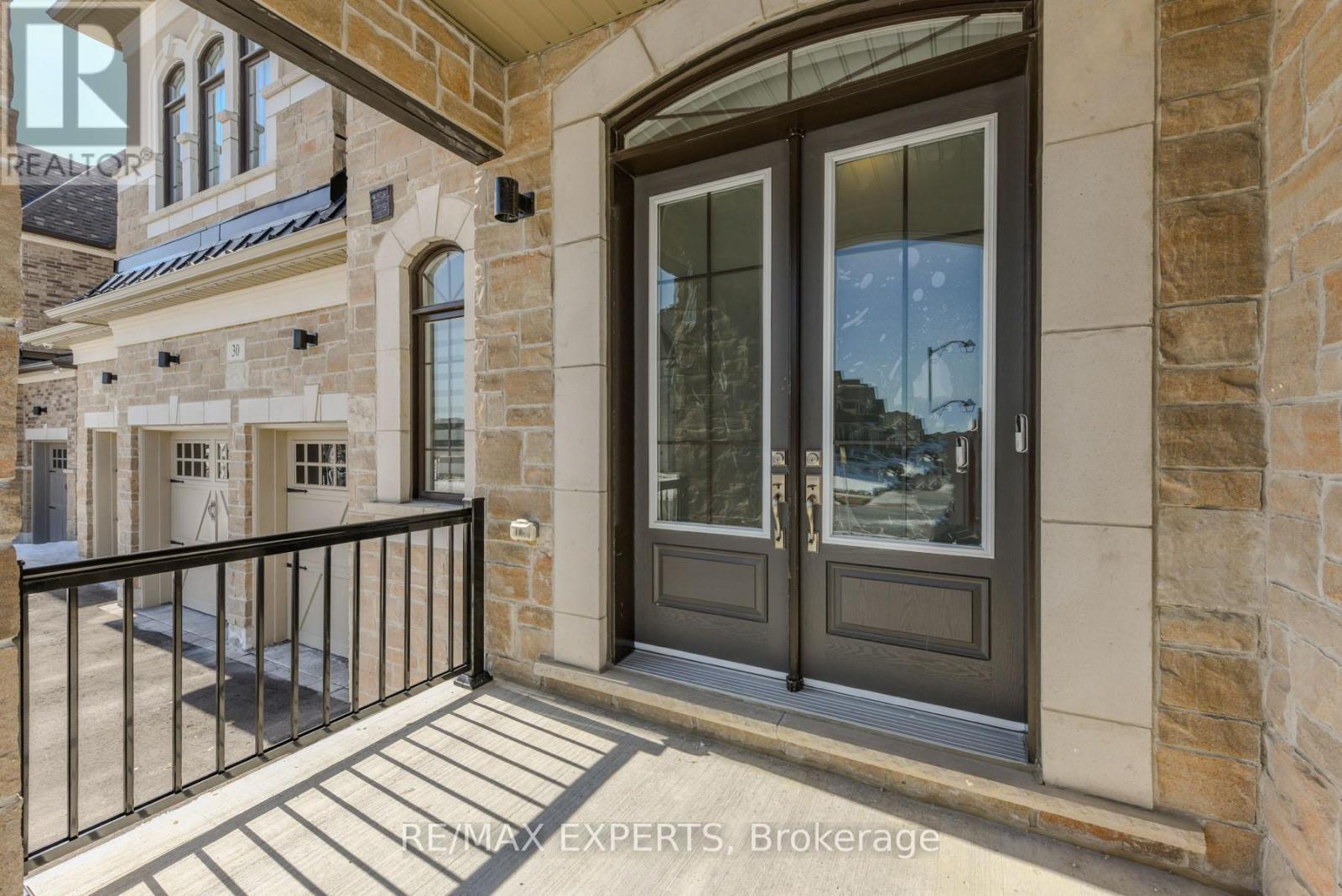 Property at 30 ENCLAVE COURT NW image 3