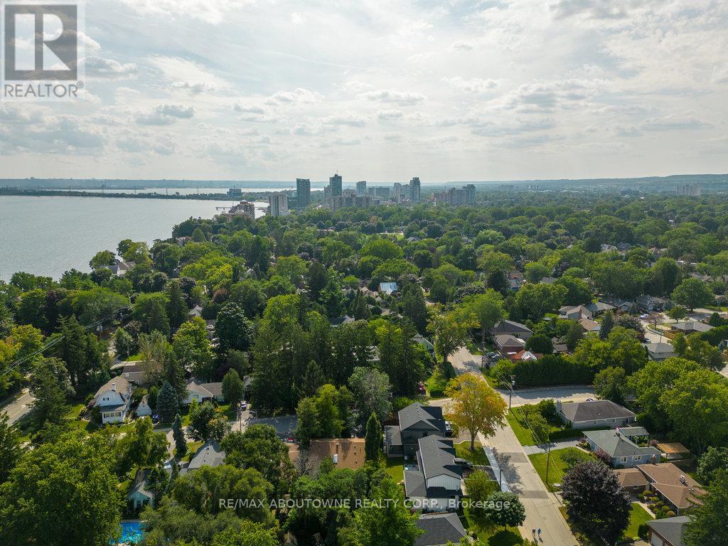 2409 Lakeshore Road, Burlington, Ontario  L7R 1B8 - Photo 39 - W12014388