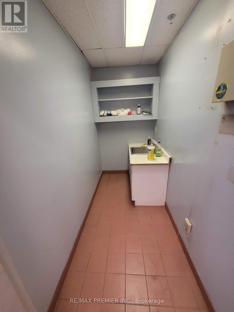 Unit B - 1830 Gage Court, Mississauga, Ontario  L5S 1S2 - Photo 10 - W12014408