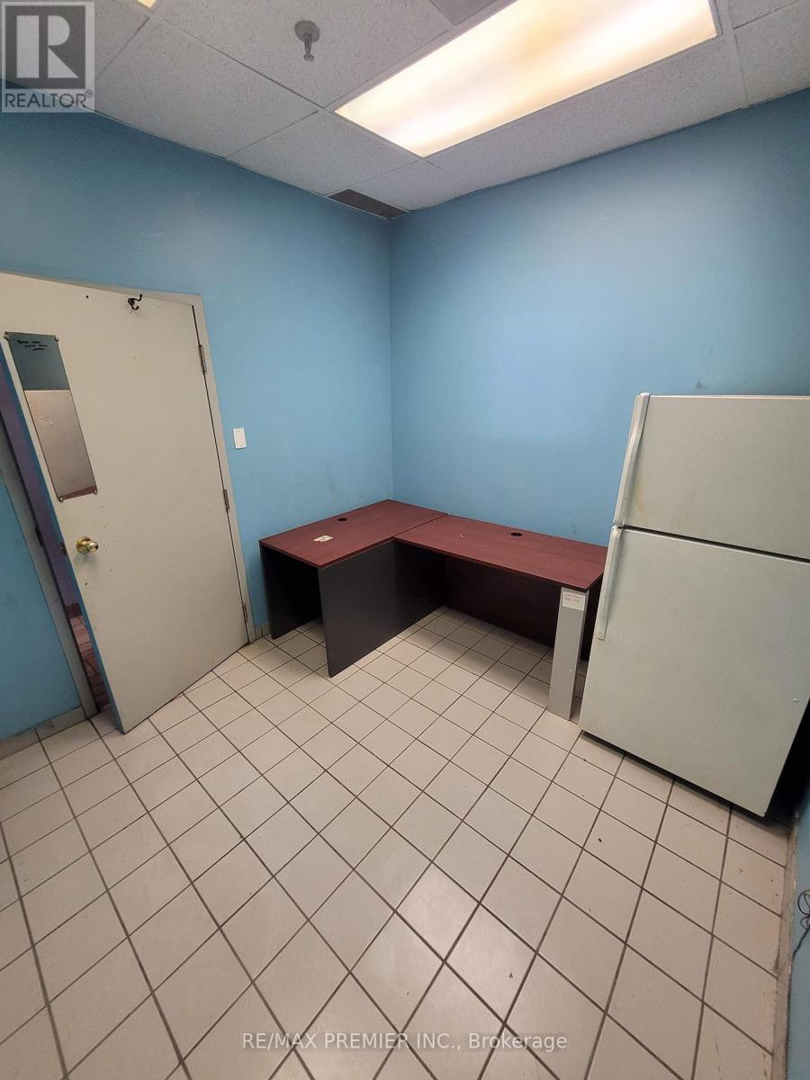 Unit B - 1830 Gage Court, Mississauga, Ontario  L5S 1S2 - Photo 11 - W12014408