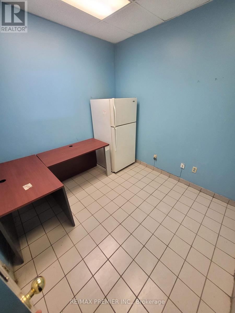Unit B - 1830 Gage Court, Mississauga, Ontario  L5S 1S2 - Photo 12 - W12014408