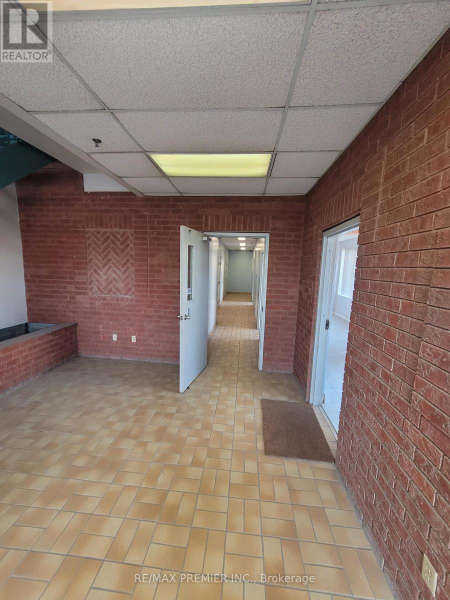 Unit B - 1830 Gage Court, Mississauga, Ontario  L5S 1S2 - Photo 3 - W12014408