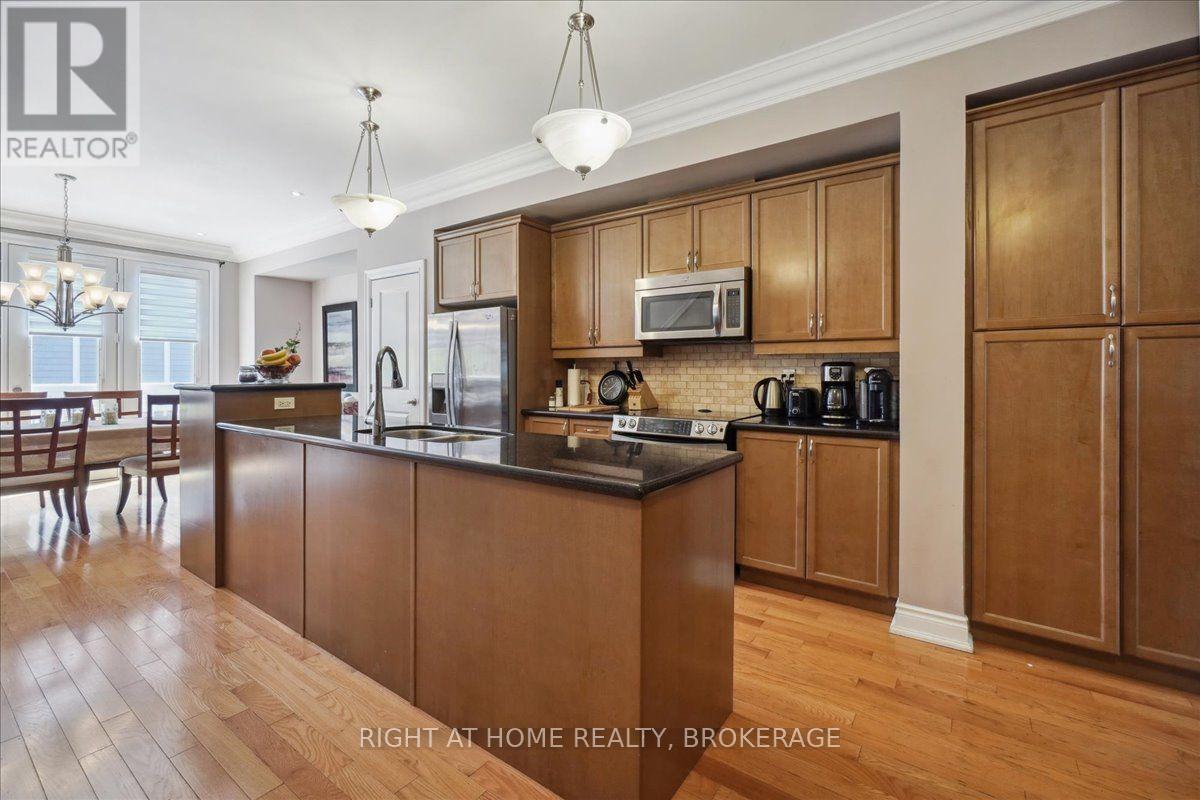 124 Lakeshore Road W, Oakville, Ontario  L6K 1E3 - Photo 12 - W12014433