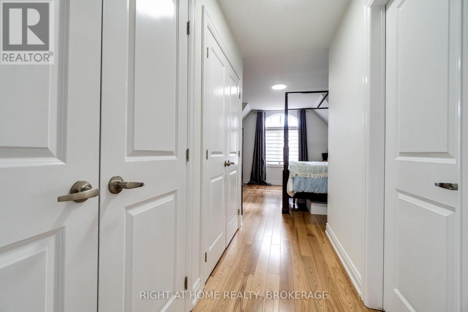 124 Lakeshore Road W, Oakville, Ontario  L6K 1E3 - Photo 24 - W12014433
