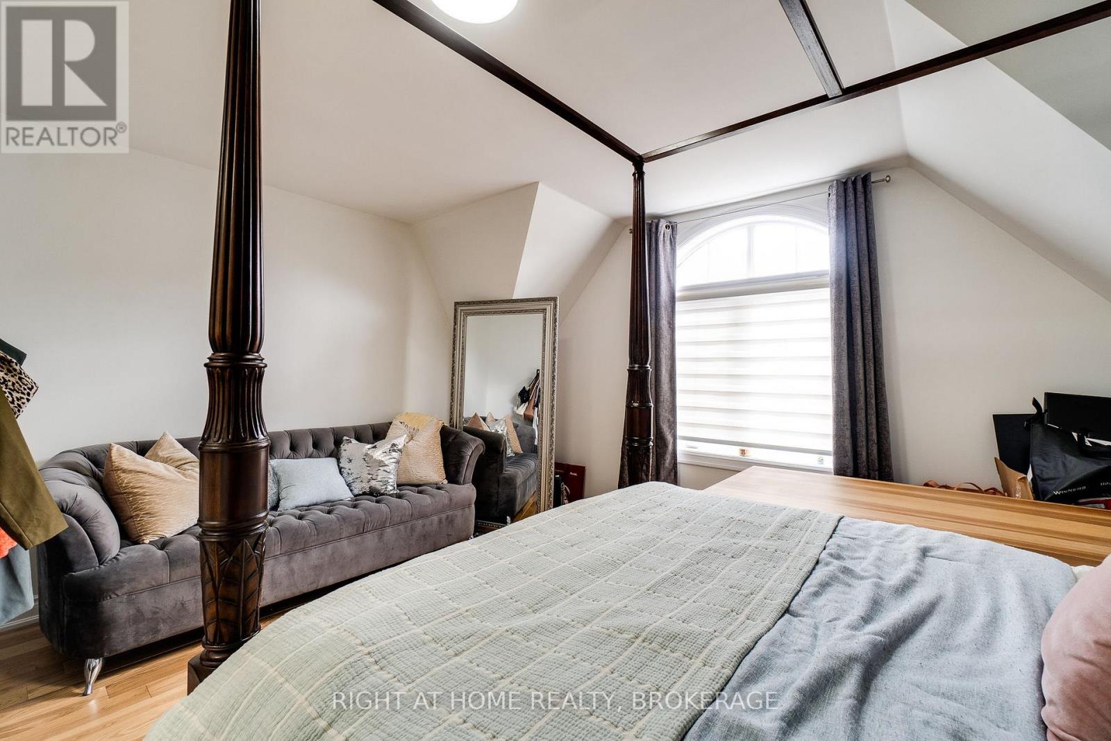 124 Lakeshore Road W, Oakville, Ontario  L6K 1E3 - Photo 25 - W12014433