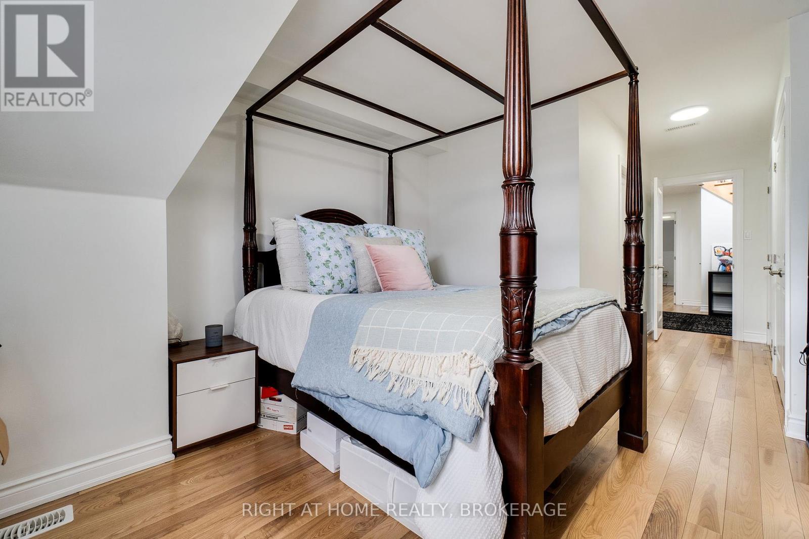 124 Lakeshore Road W, Oakville, Ontario  L6K 1E3 - Photo 26 - W12014433