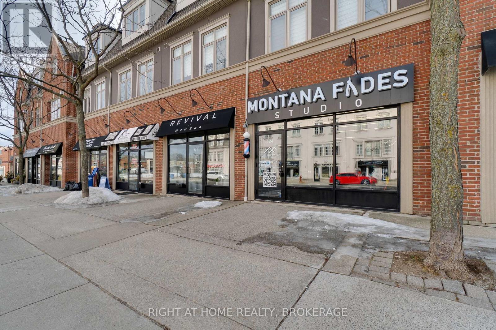 124 Lakeshore Road W, Oakville, Ontario  L6K 1E3 - Photo 3 - W12014433
