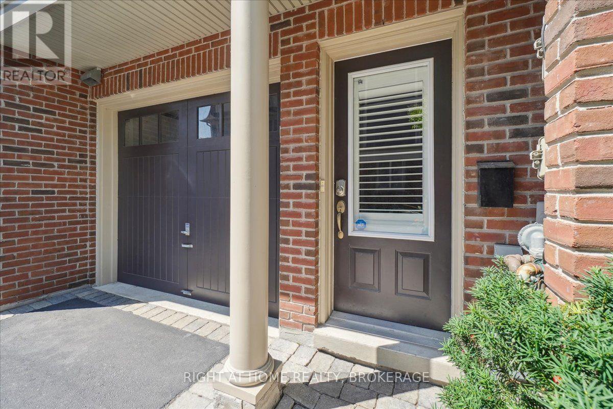 124 Lakeshore Road W, Oakville, Ontario  L6K 1E3 - Photo 5 - W12014433