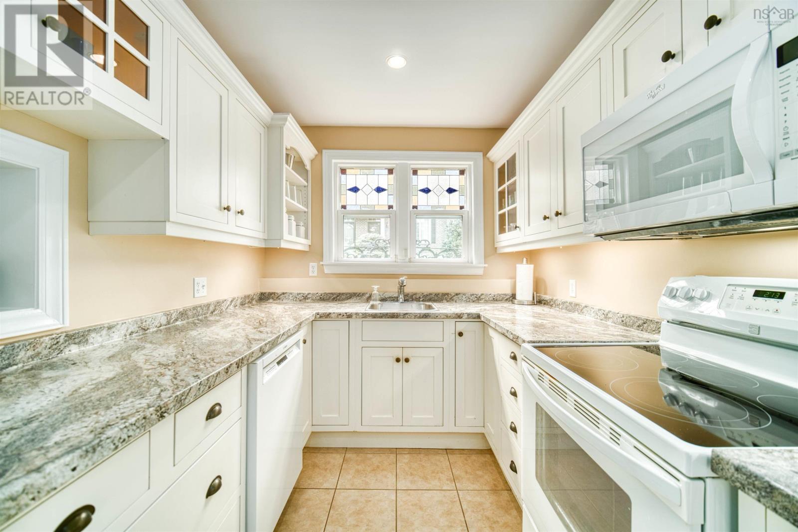 951 Lindola Place, Halifax, Nova Scotia  B3H 4M1 - Photo 3 - 202504657