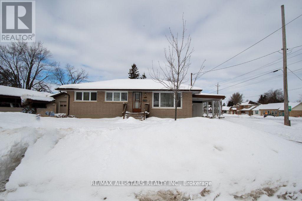 42 Pottinger Street, Kawartha Lakes (Lindsay), Ontario  K9V 3X8 - Photo 2 - X12014489