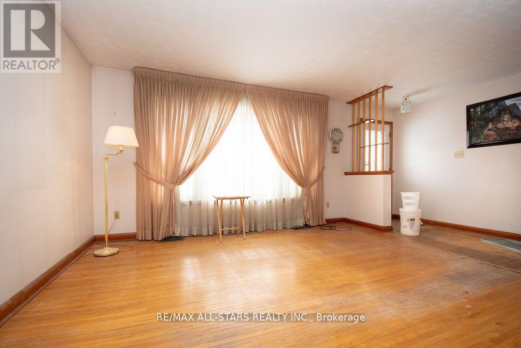 42 Pottinger Street, Kawartha Lakes (Lindsay), Ontario  K9V 3X8 - Photo 6 - X12014489