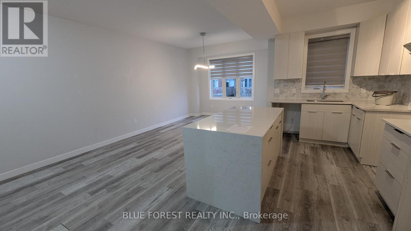 Photo 5 of 25 for 86 - 3380 Singleton Avenue
