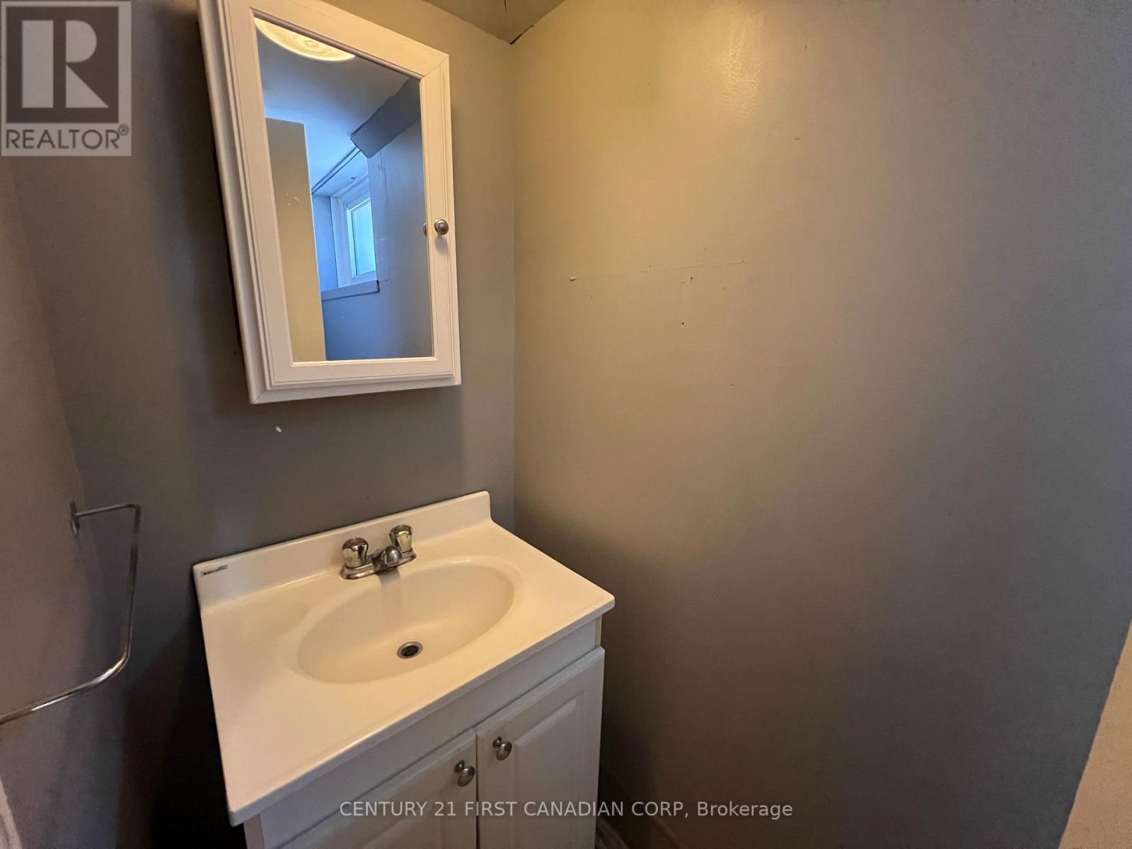 Photo 11 of 33 for 455 Baker Street