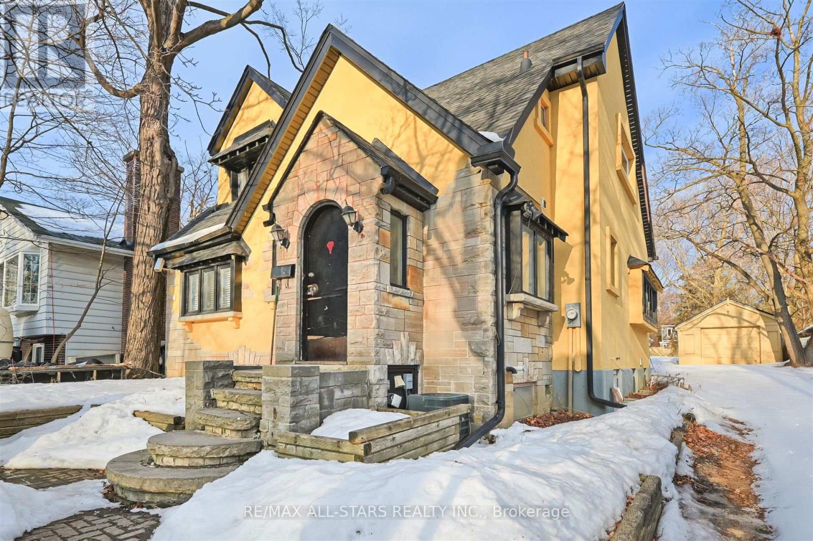 43 LARWOOD BOULEVARD, Toronto, Ontario