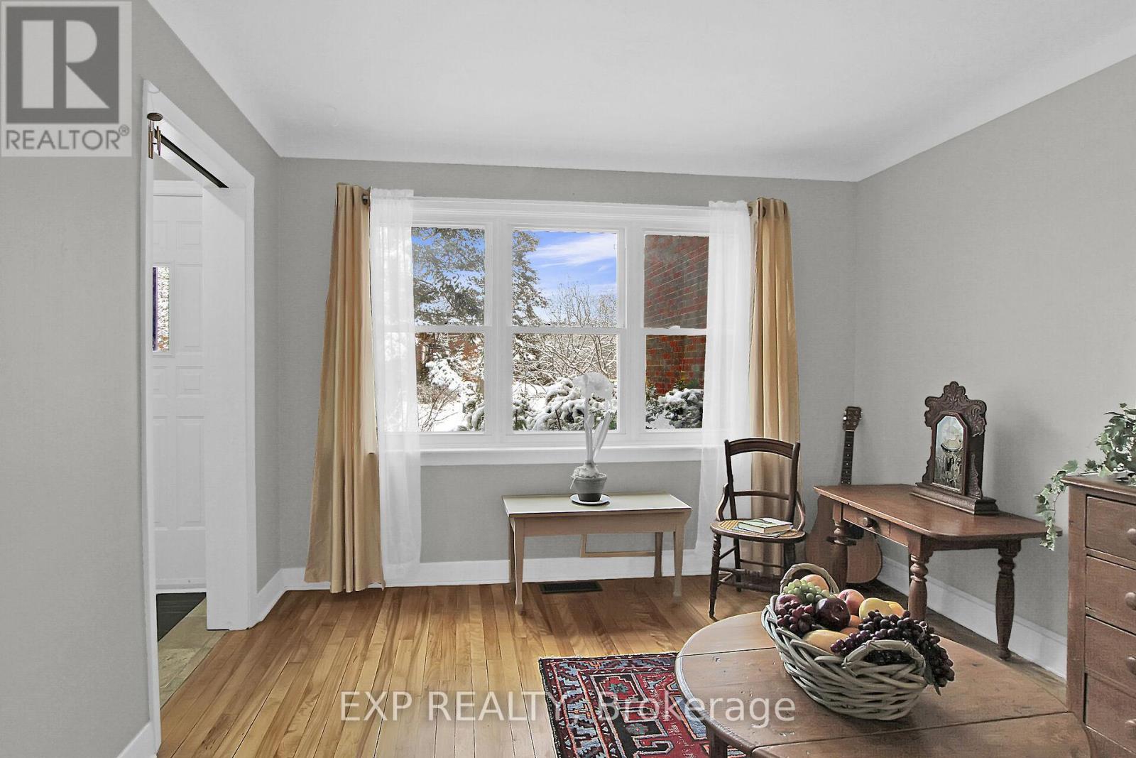 Property at 212 WESTHAVEN CRESCENT image 4