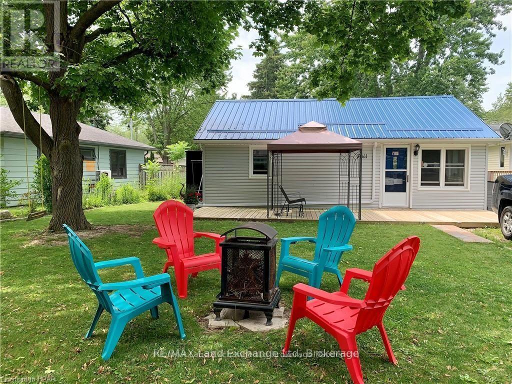 7811 Ken Street, Plympton-Wyoming, Ontario  N0N 1J6 - Photo 3 - X11969260