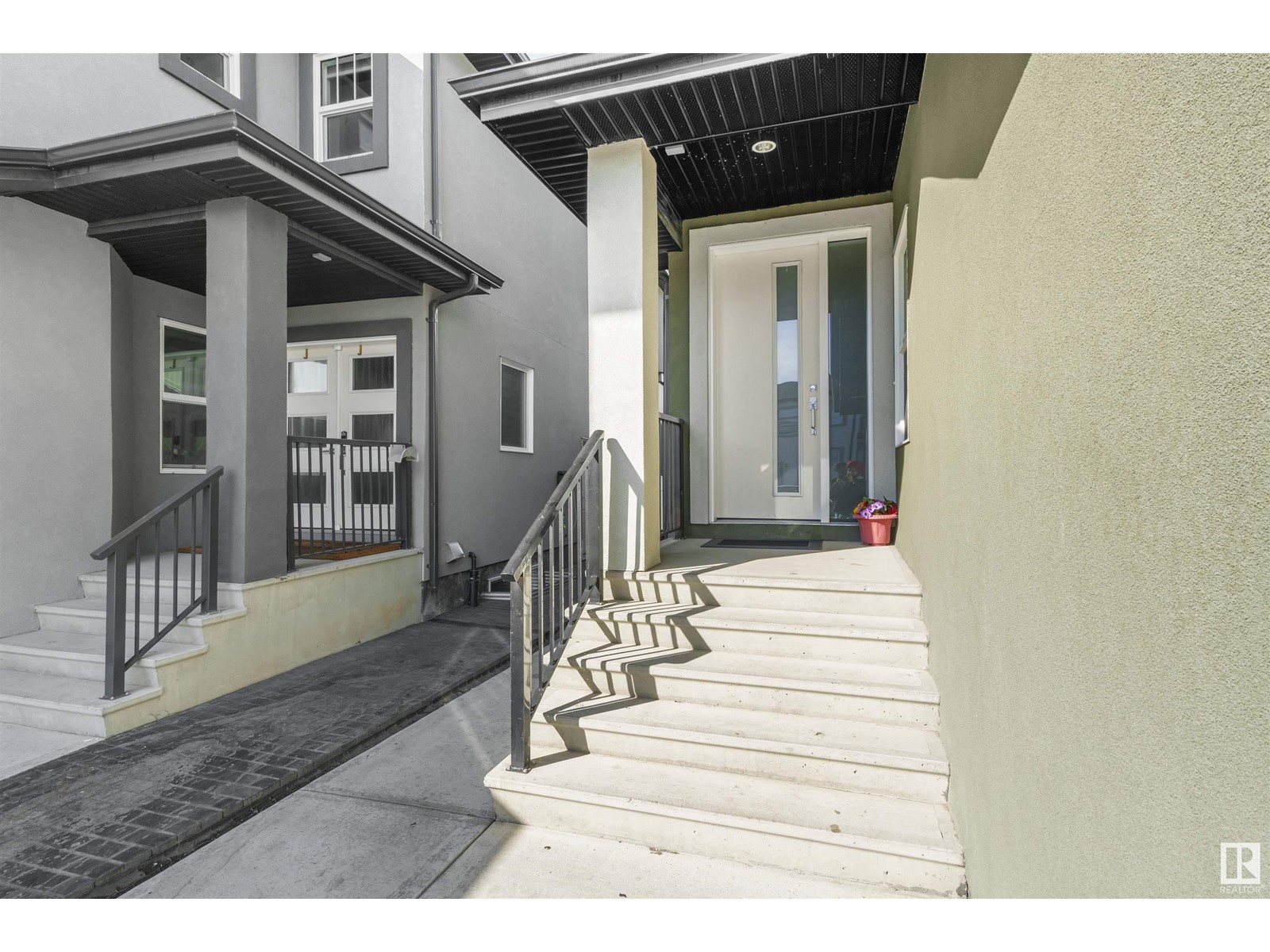 Property at 17024 62 ST NW image 2