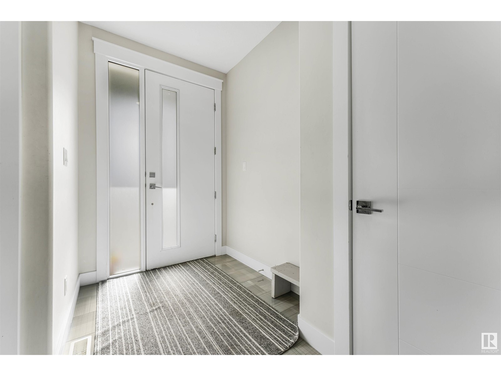 Property at 17024 62 ST NW image 3