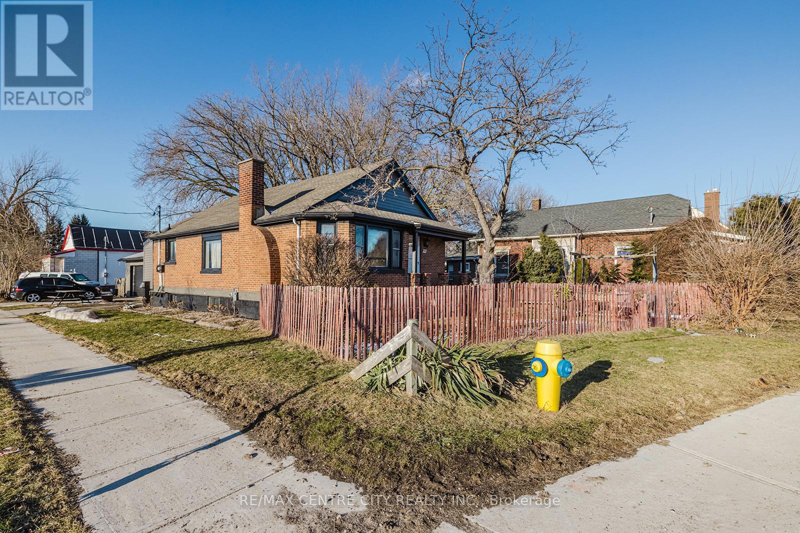 Property at 1092 BRYDGES STREET image 2