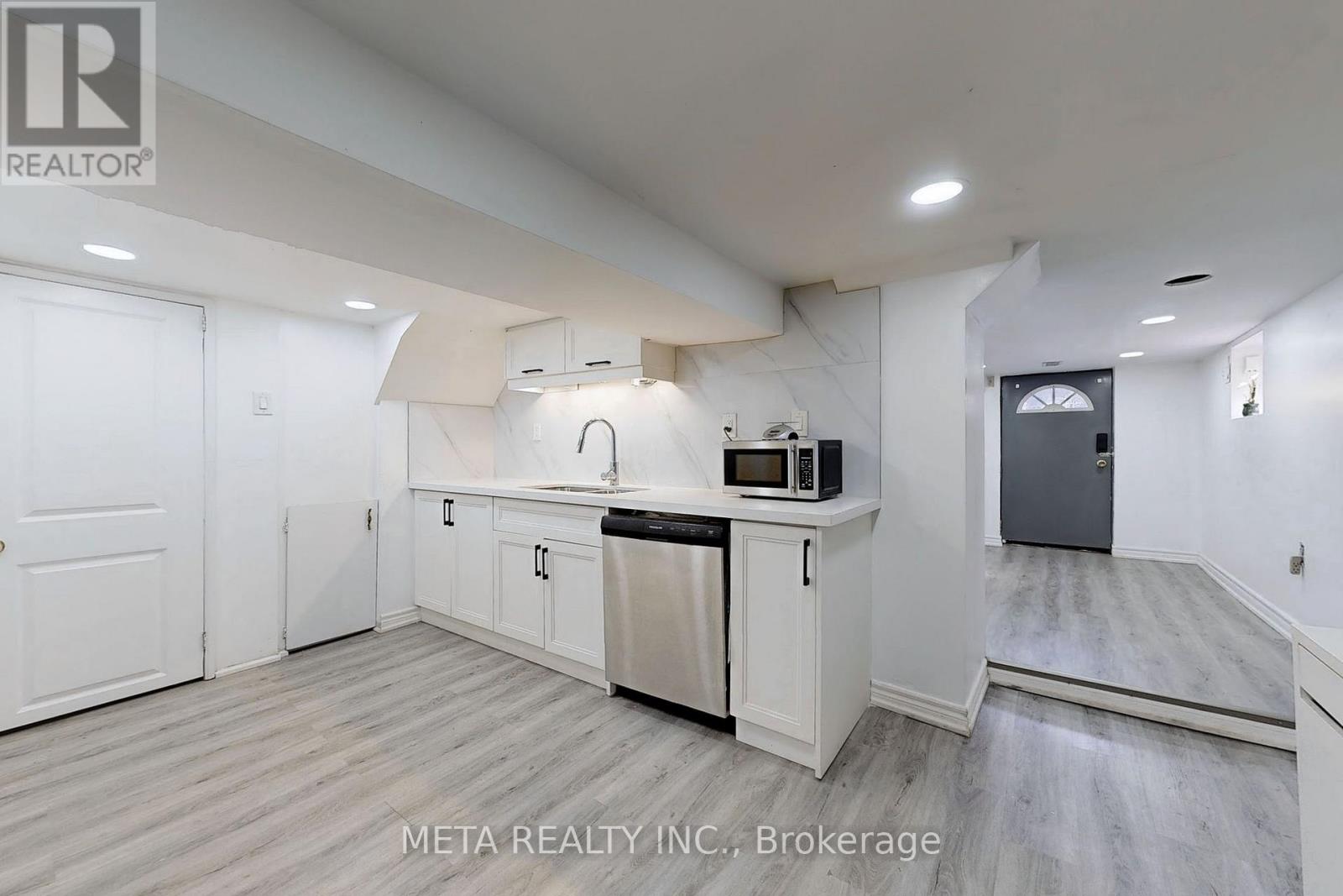 533 Westmount Avenue, Toronto, Ontario  M6E 3N6 - Photo 11 - C12014678