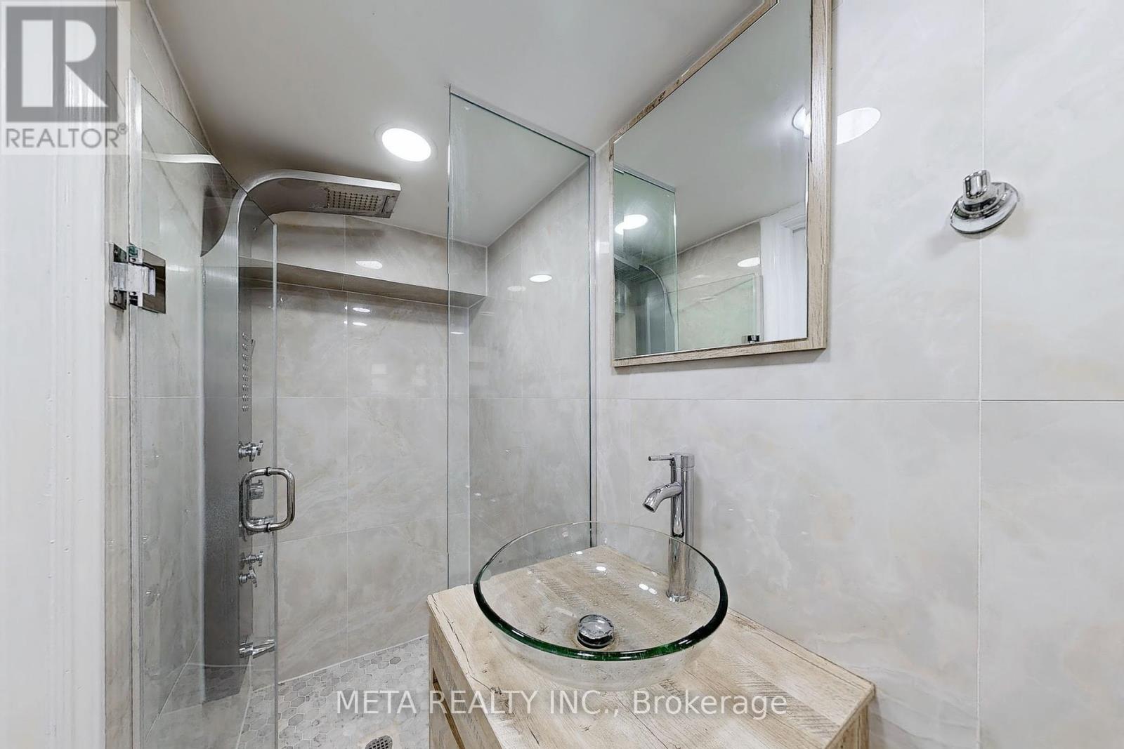 533 Westmount Avenue, Toronto, Ontario  M6E 3N6 - Photo 16 - C12014678