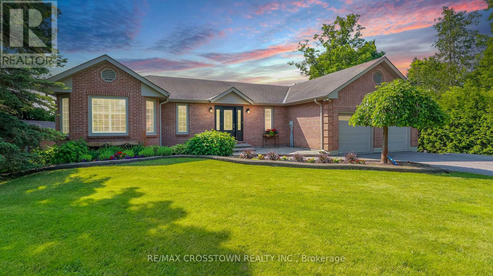 3 Stanley Avenue, Oro-Medonte (Hawkestone), Ontario  L0L 1T0 - Photo 3 - S12014650