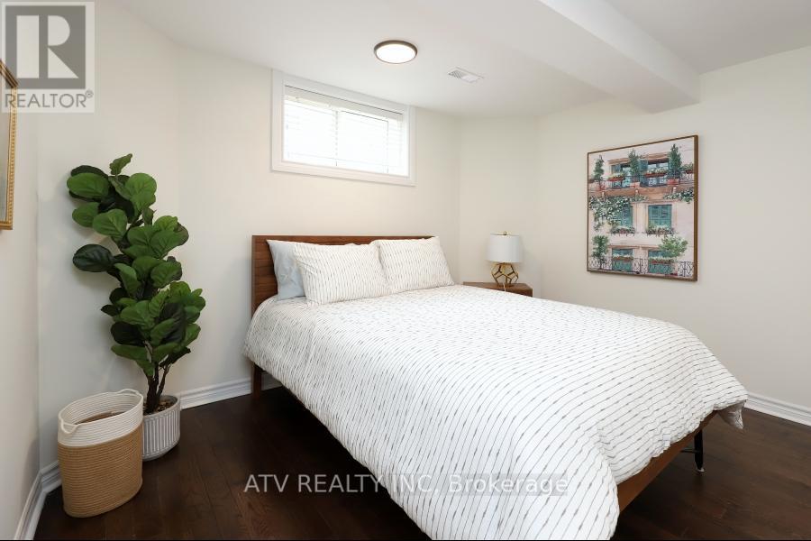 31 Shaver Avenue S, Toronto, Ontario  M9B 3T2 - Photo 35 - W12014662