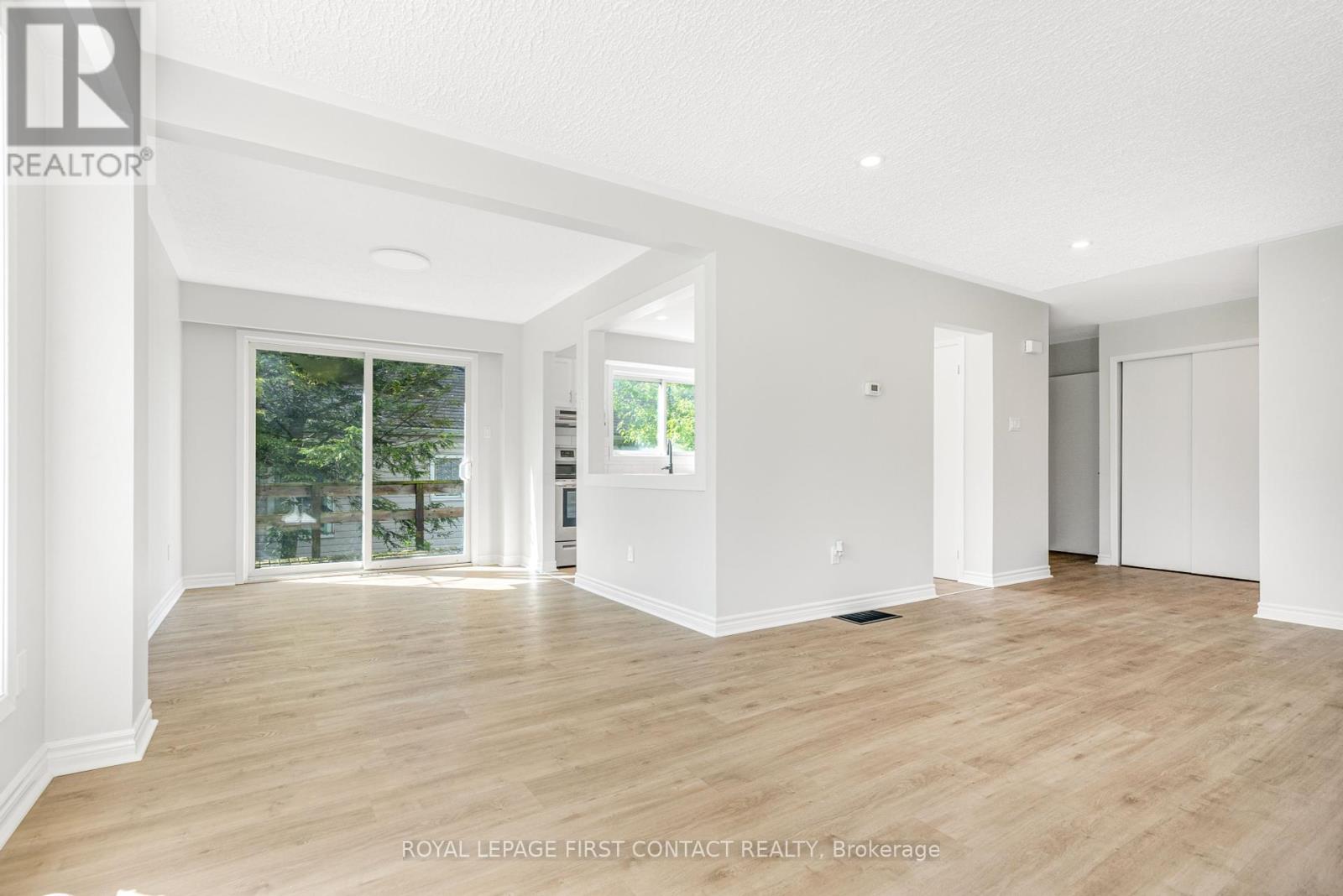 14-16 Peel Street, Barrie, Ontario  L4M 3K8 - Photo 4 - S12014794