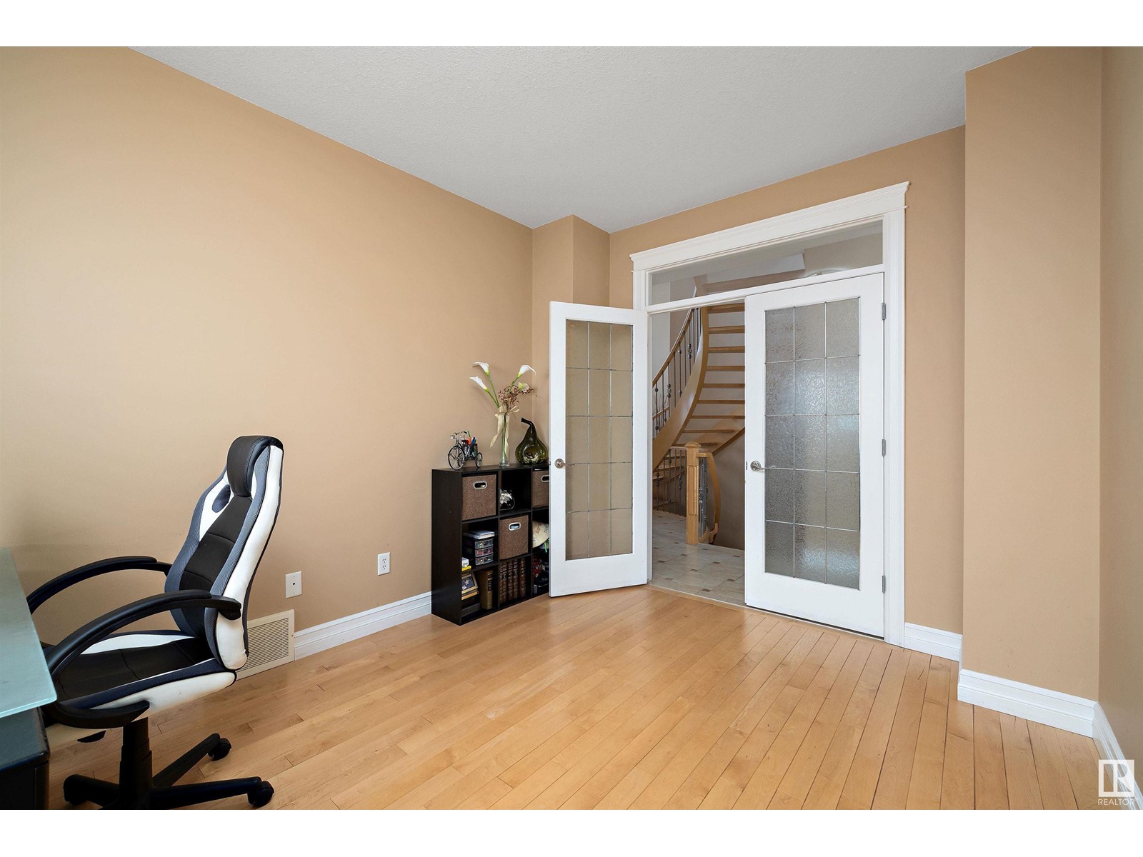 Property at 20708 90 AV NW image 2