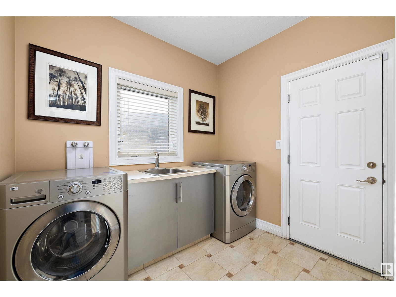 Property at 20708 90 AV NW image 4