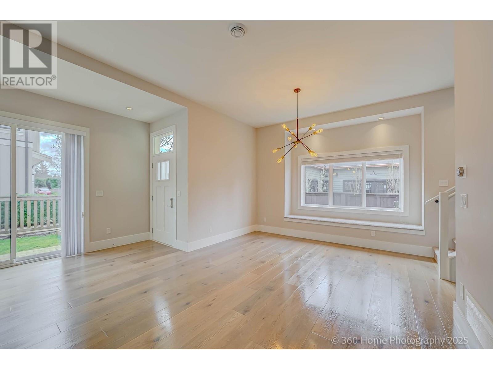 Listing Picture 2 of 12 : 9 5071 STEVESTON HIGHWAY, Richmond / 烈治文 - 魯藝地產 Yvonne Lu Group - MLS Medallion Club Member