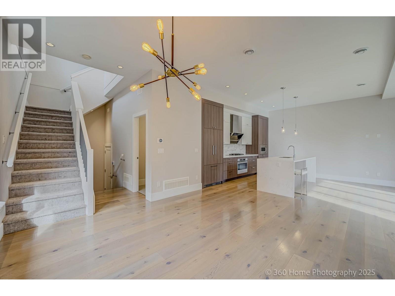 Listing Picture 3 of 12 : 9 5071 STEVESTON HIGHWAY, Richmond / 烈治文 - 魯藝地產 Yvonne Lu Group - MLS Medallion Club Member