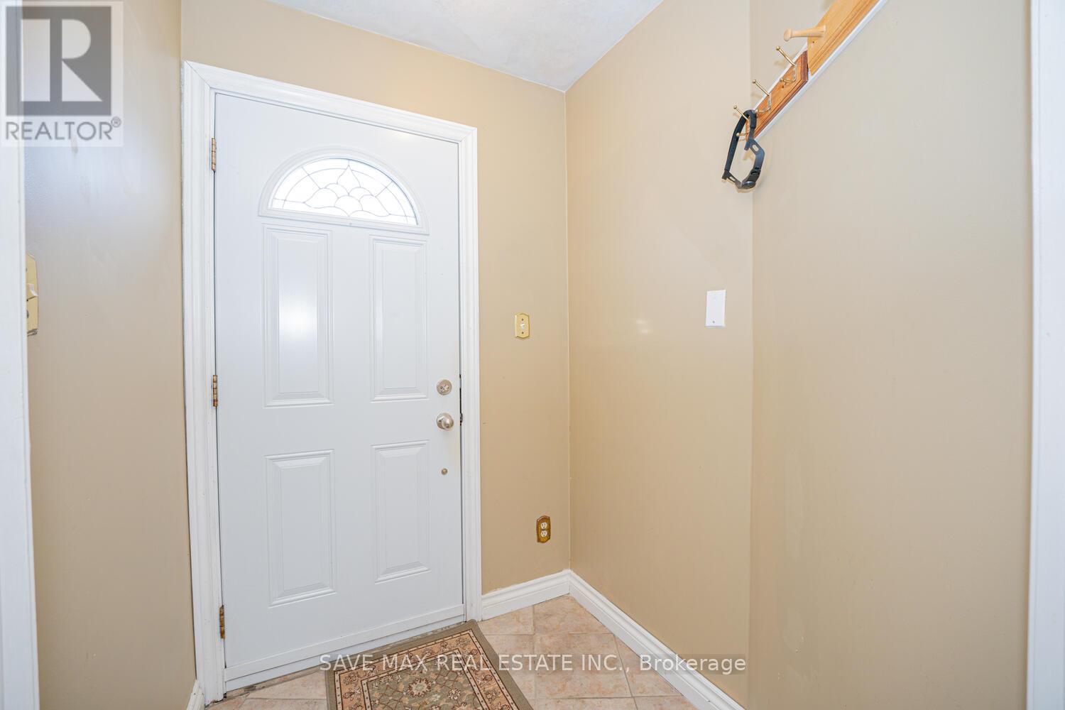 102 Sutherland Avenue, Brampton, Ontario  L6V 2H7 - Photo 3 - W12014882