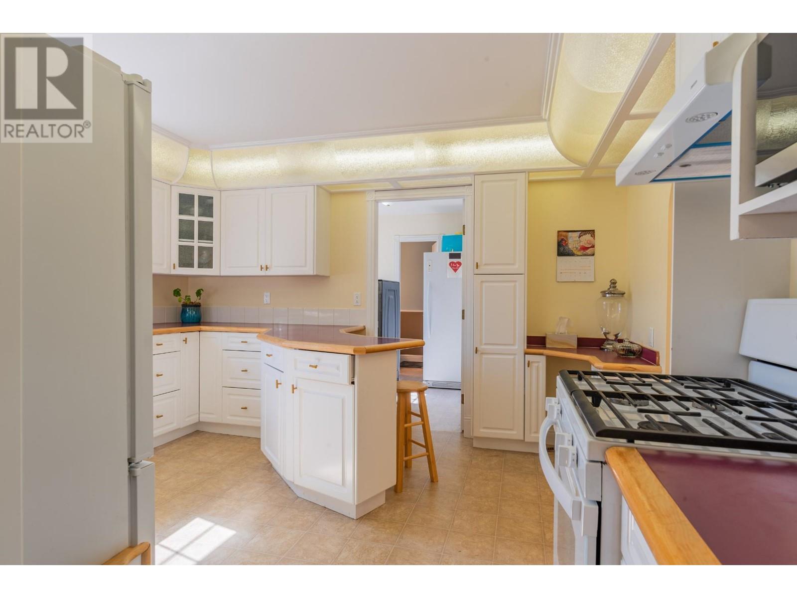 502 7th Street, Castlegar, British Columbia  V1N 4G6 - Photo 23 - 10335811
