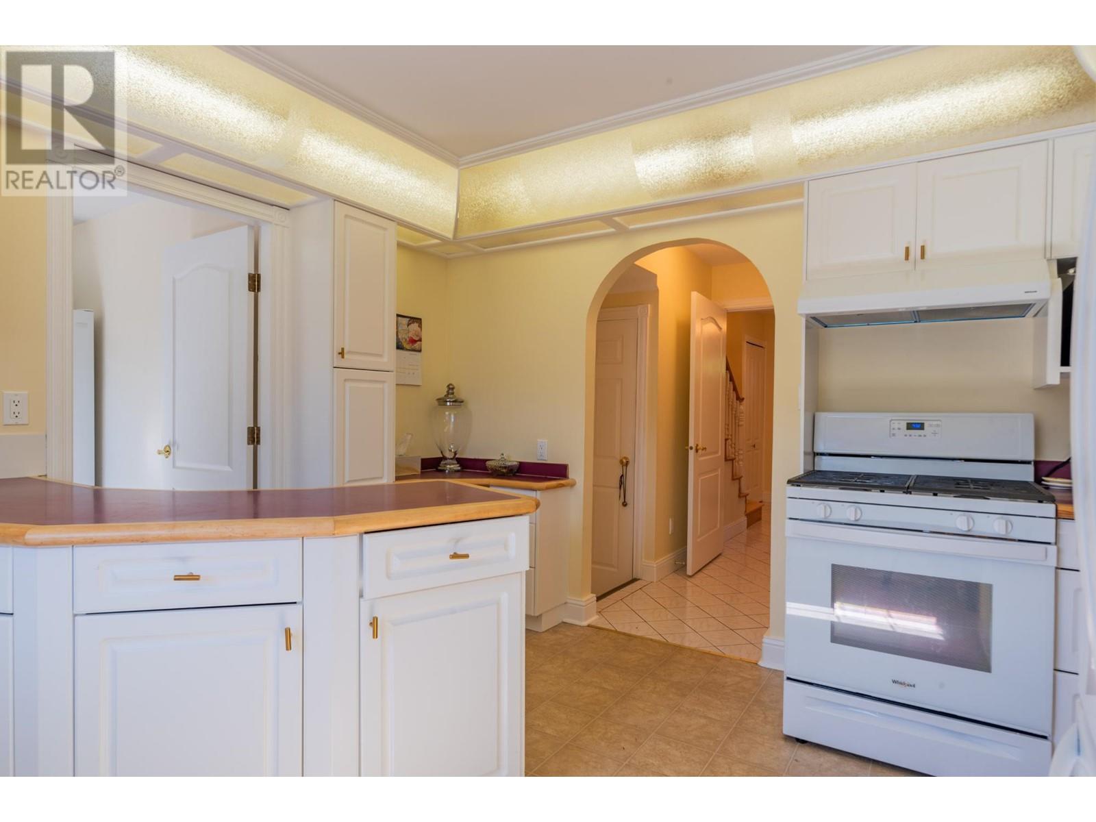 502 7th Street, Castlegar, British Columbia  V1N 4G6 - Photo 27 - 10335811