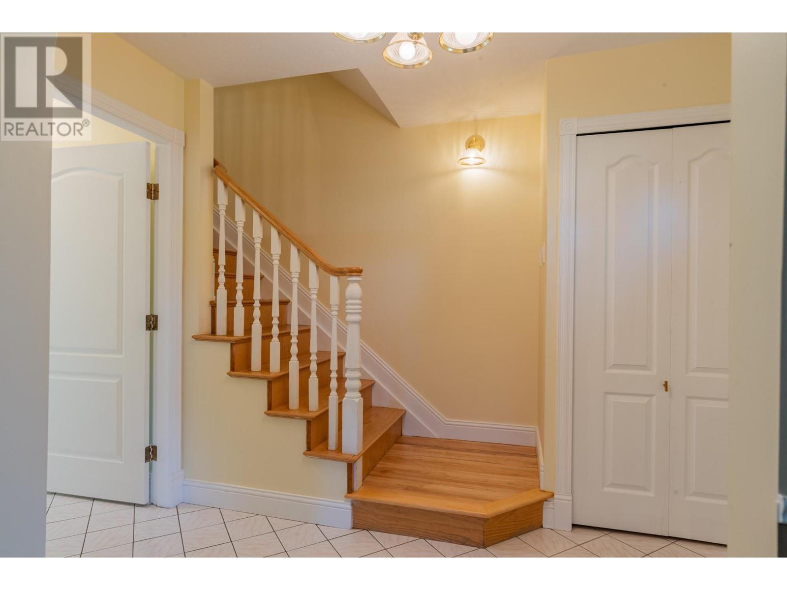 502 7th Street, Castlegar, British Columbia  V1N 4G6 - Photo 37 - 10335811