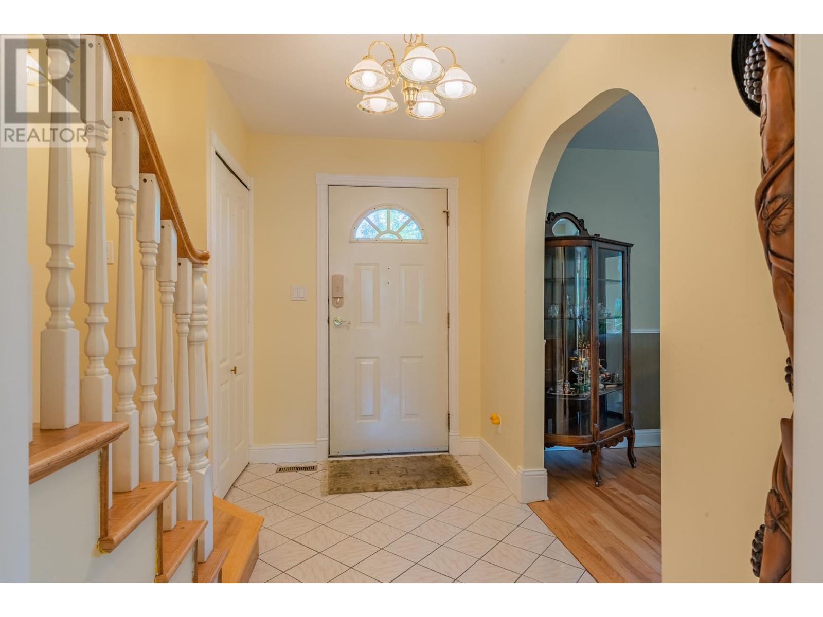 502 7th Street, Castlegar, British Columbia  V1N 4G6 - Photo 14 - 10335811