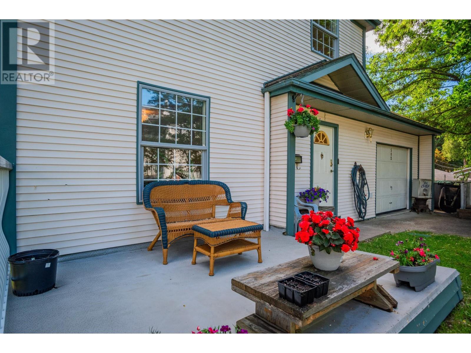 502 7th Street, Castlegar, British Columbia  V1N 4G6 - Photo 13 - 10335811
