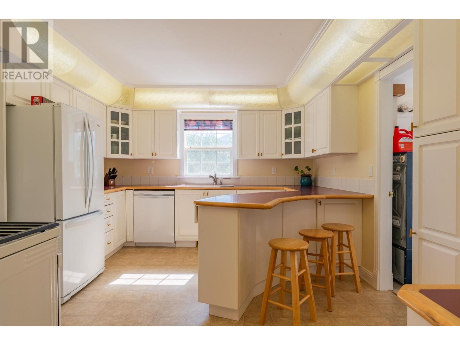 502 7th Street, Castlegar, British Columbia  V1N 4G6 - Photo 24 - 10335811