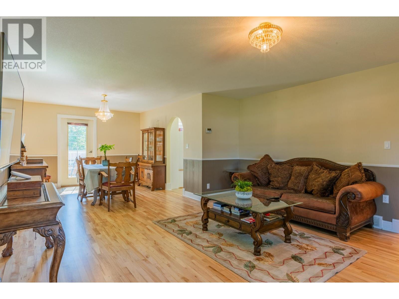 502 7th Street, Castlegar, British Columbia  V1N 4G6 - Photo 19 - 10335811