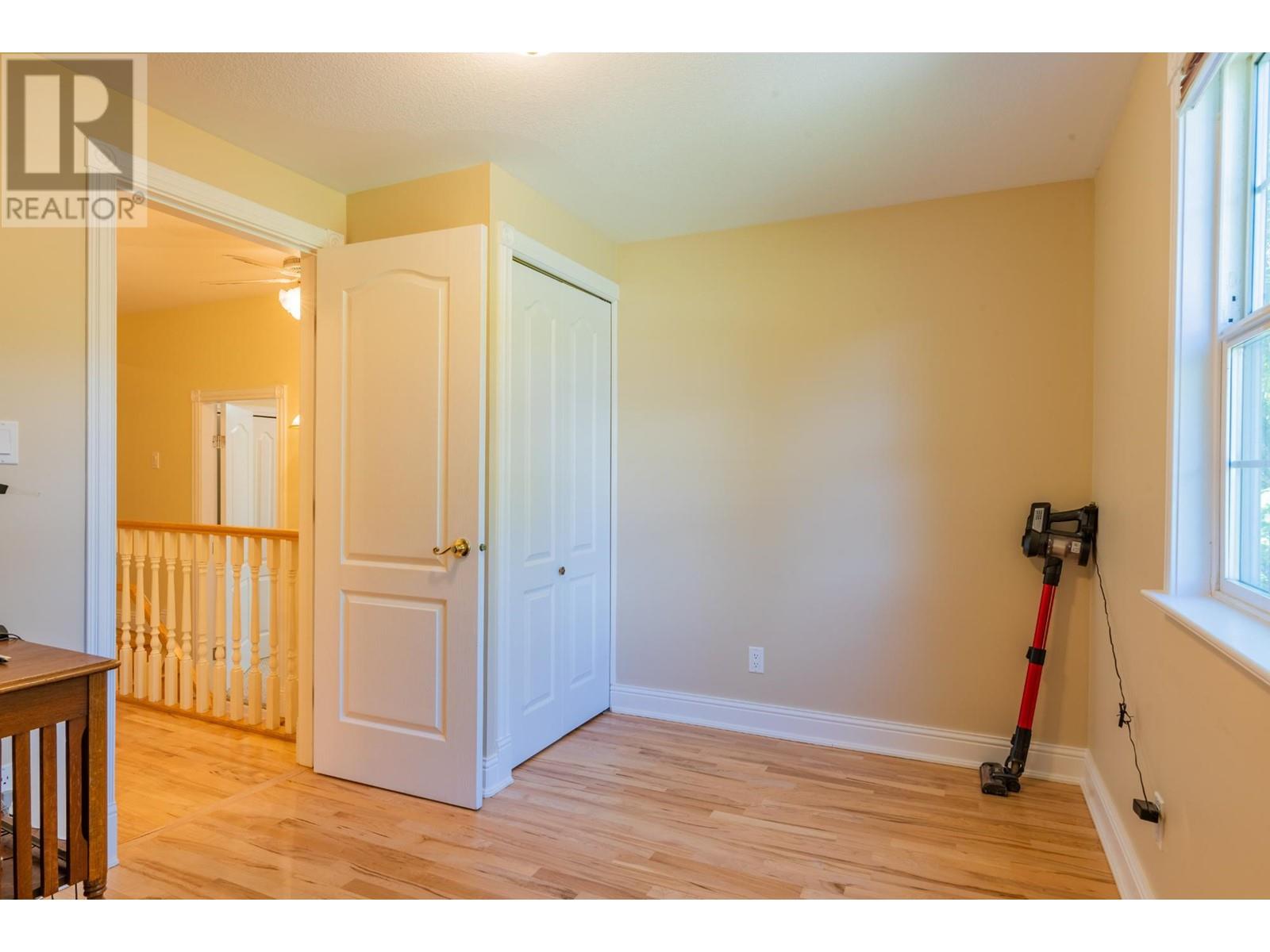 502 7th Street, Castlegar, British Columbia  V1N 4G6 - Photo 53 - 10335811